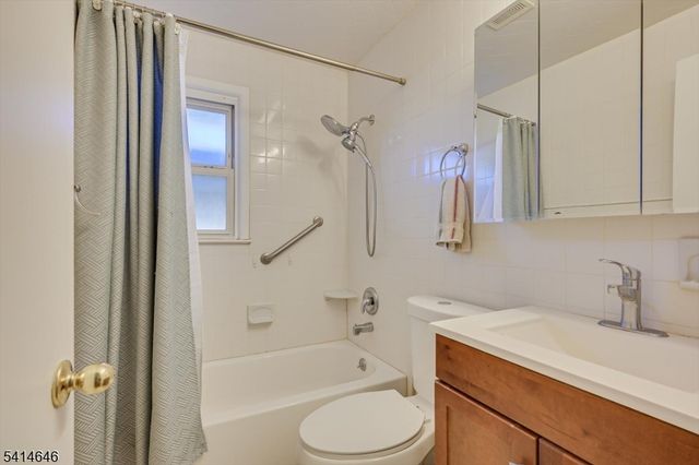 99 Elmhurst Ave, Woodbridge Twp., NJ 08830