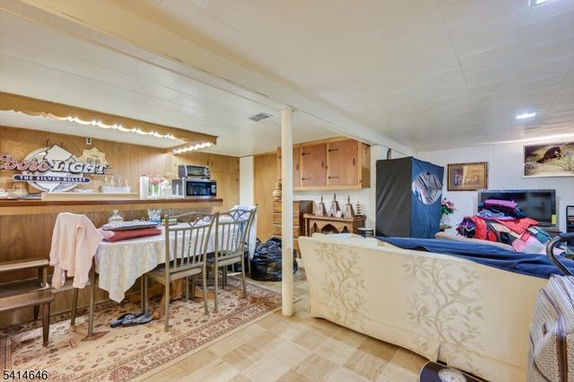 99 Elmhurst Ave, Woodbridge Twp., NJ 08830