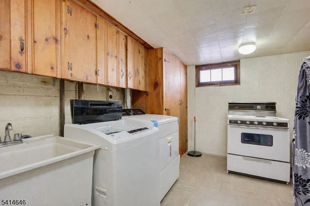 99 Elmhurst Ave, Woodbridge Twp., NJ 08830