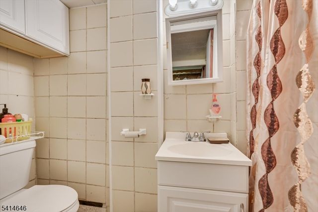 99 Elmhurst Ave, Woodbridge Twp., NJ 08830