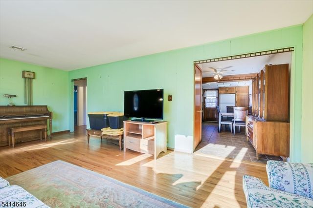 99 Elmhurst Ave, Woodbridge Twp., NJ 08830