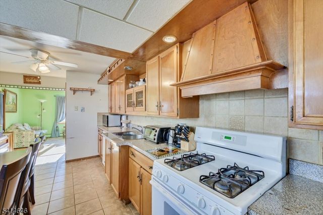 99 Elmhurst Ave, Woodbridge Twp., NJ 08830