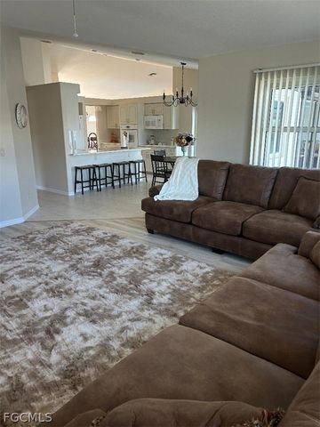 2813 SW 31st LN, Cape Coral, FL 33914