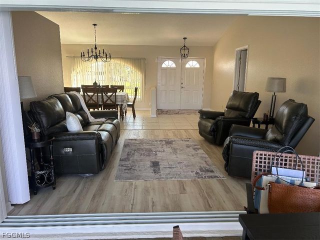 2813 SW 31st LN, Cape Coral, FL 33914