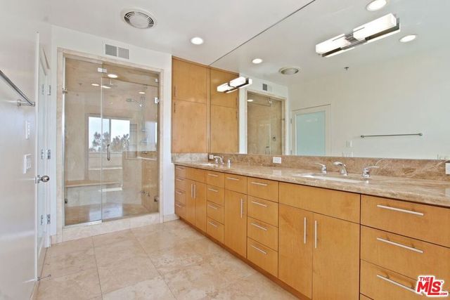 2203 Ocean Avenue 102, Santa Monica, CA 90405