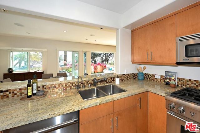 2203 Ocean Avenue 102, Santa Monica, CA 90405