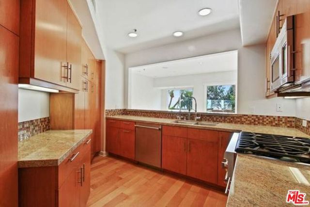 2203 Ocean Avenue 102, Santa Monica, CA 90405