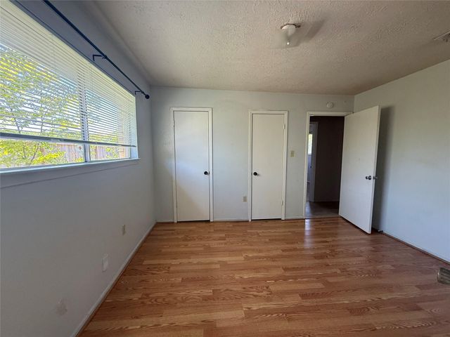 514 W Castle Harbour Drive, Friendswood, TX 77546