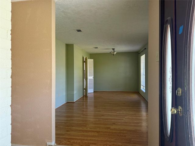 514 W Castle Harbour Drive, Friendswood, TX 77546