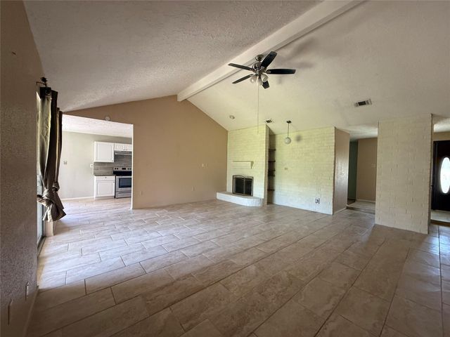 514 W Castle Harbour Drive, Friendswood, TX 77546