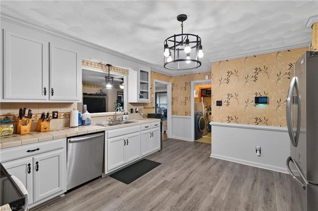 1605 Nansemond PW, Suffolk, VA 23434