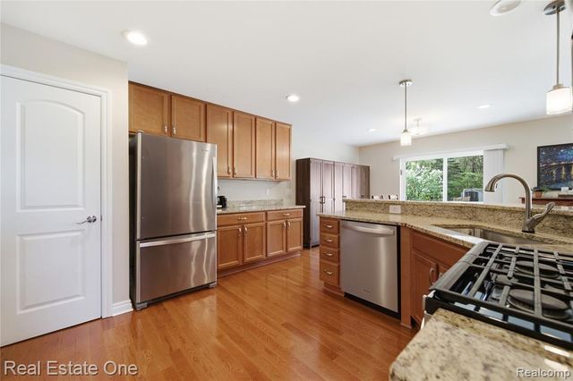 8915 Gittins Street, Commerce Twp, MI 48382