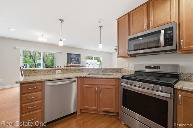 8915 Gittins Street, Commerce Twp, MI 48382