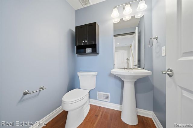 8915 Gittins Street, Commerce Twp, MI 48382