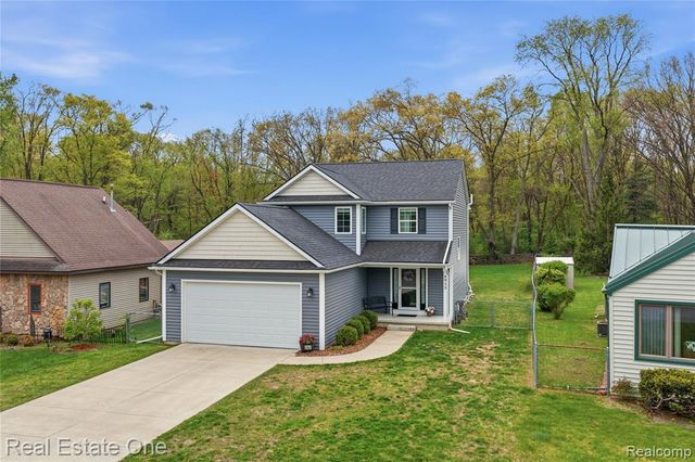 8915 Gittins Street, Commerce Twp, MI 48382