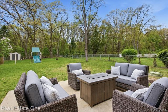 8915 Gittins Street, Commerce Twp, MI 48382
