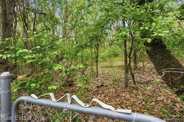 8915 Gittins Street, Commerce Twp, MI 48382