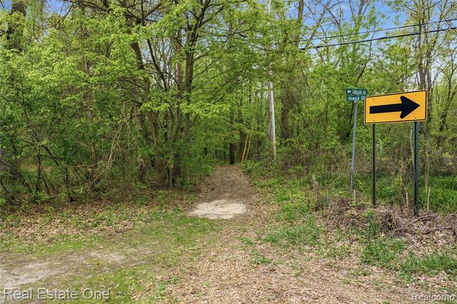 8915 Gittins Street, Commerce Twp, MI 48382