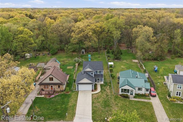 8915 Gittins Street, Commerce Twp, MI 48382
