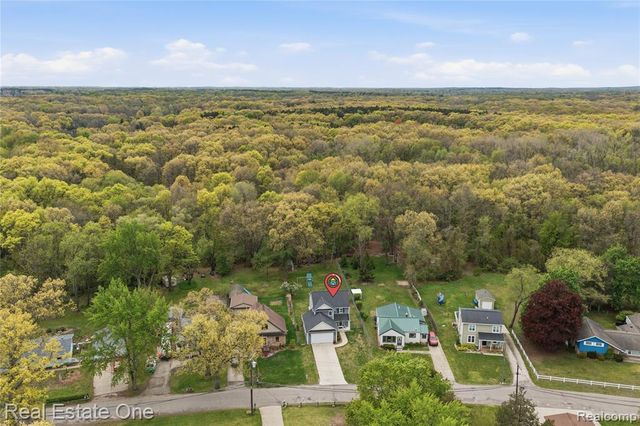 8915 Gittins Street, Commerce Twp, MI 48382