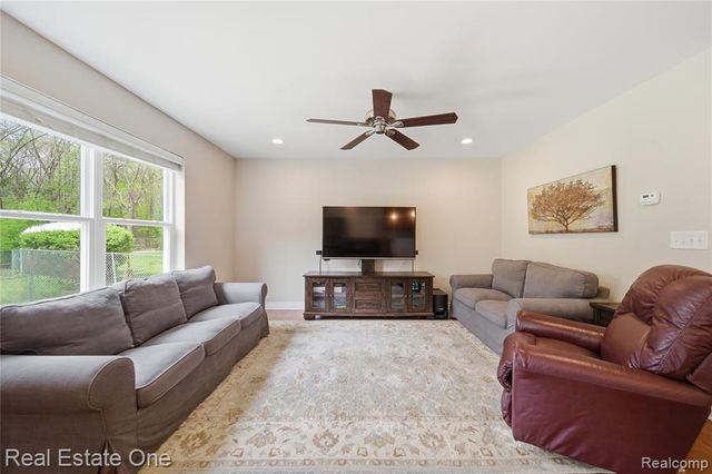 8915 Gittins Street, Commerce Twp, MI 48382