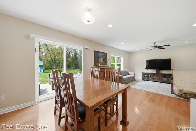 8915 Gittins Street, Commerce Twp, MI 48382