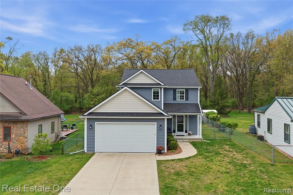 8915 Gittins Street, Commerce Twp, MI 48382