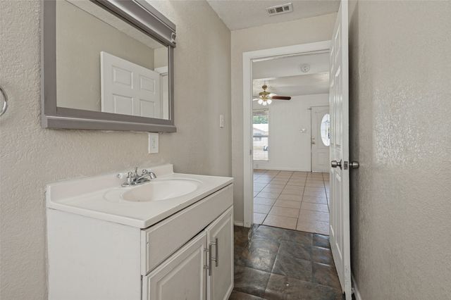 336 Belle Street, Bedford, TX 76022