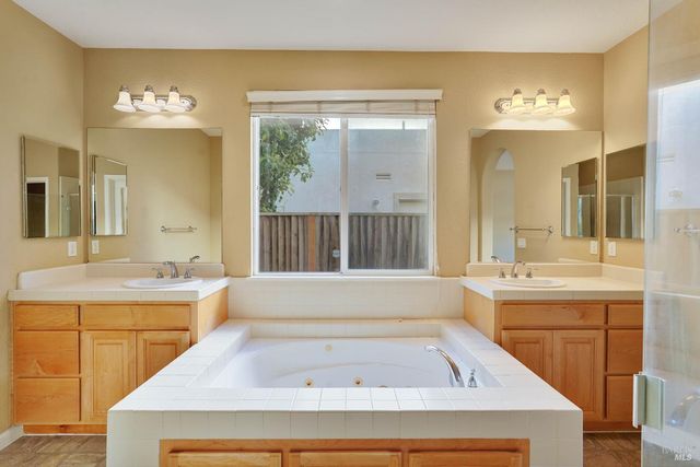 531 Star Lilly Dr, Vacaville, CA 95687