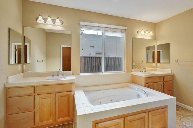 531 Star Lilly Dr, Vacaville, CA 95687