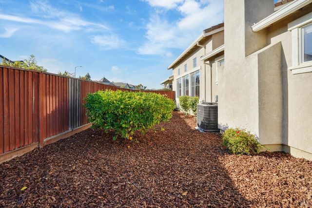 531 Star Lilly Dr, Vacaville, CA 95687