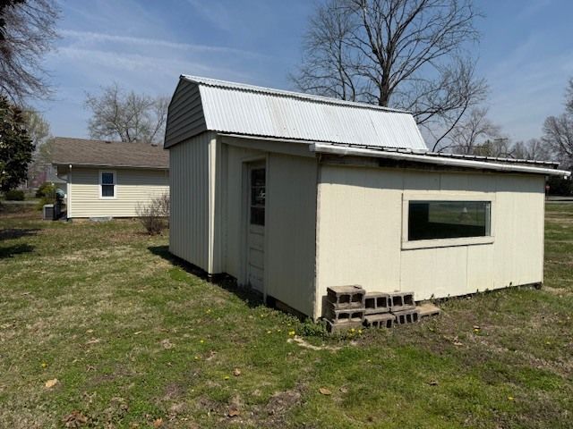 302 Ward Street, Energy, IL 62933