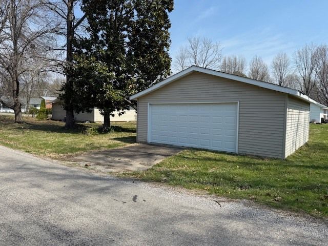 302 Ward Street, Energy, IL 62933