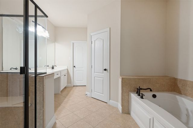 2500 Rockbrook Drive B82, Lewisville, TX 75067
