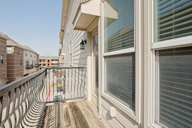 2500 Rockbrook Drive B82, Lewisville, TX 75067