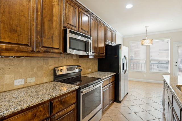 2500 Rockbrook Drive B82, Lewisville, TX 75067