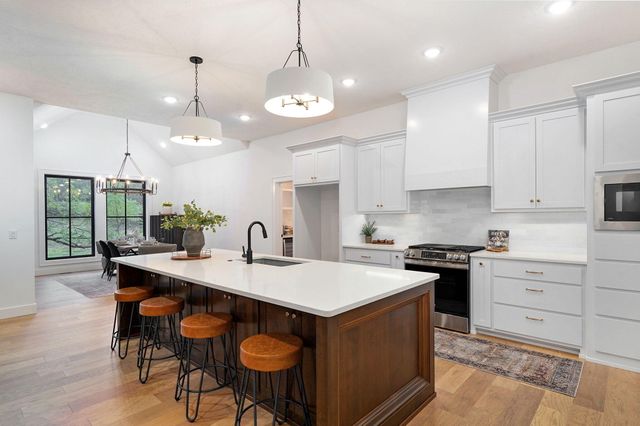 5177 S Barbarosa Court, Springfield, MO 65802