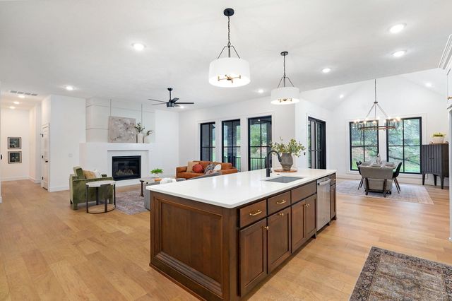 5177 S Barbarosa Court, Springfield, MO 65802