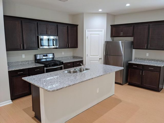 205 W Pine Street, Summerville, SC 29485