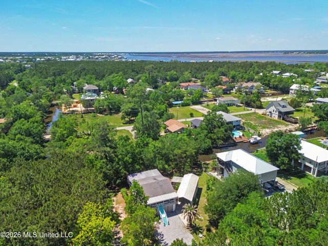 22 Wolfe Street, Bay Saint Louis, MS 39520