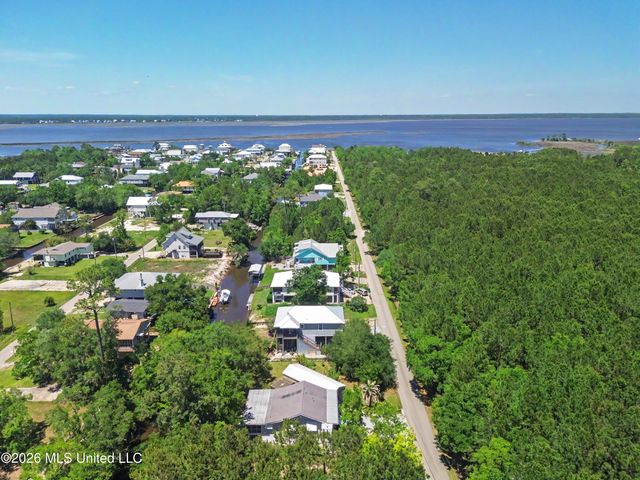 22 Wolfe Street, Bay Saint Louis, MS 39520