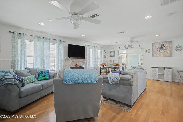 22 Wolfe Street, Bay Saint Louis, MS 39520