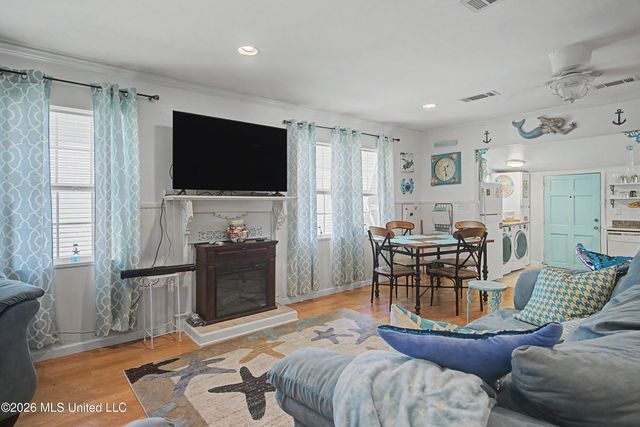 22 Wolfe Street, Bay Saint Louis, MS 39520