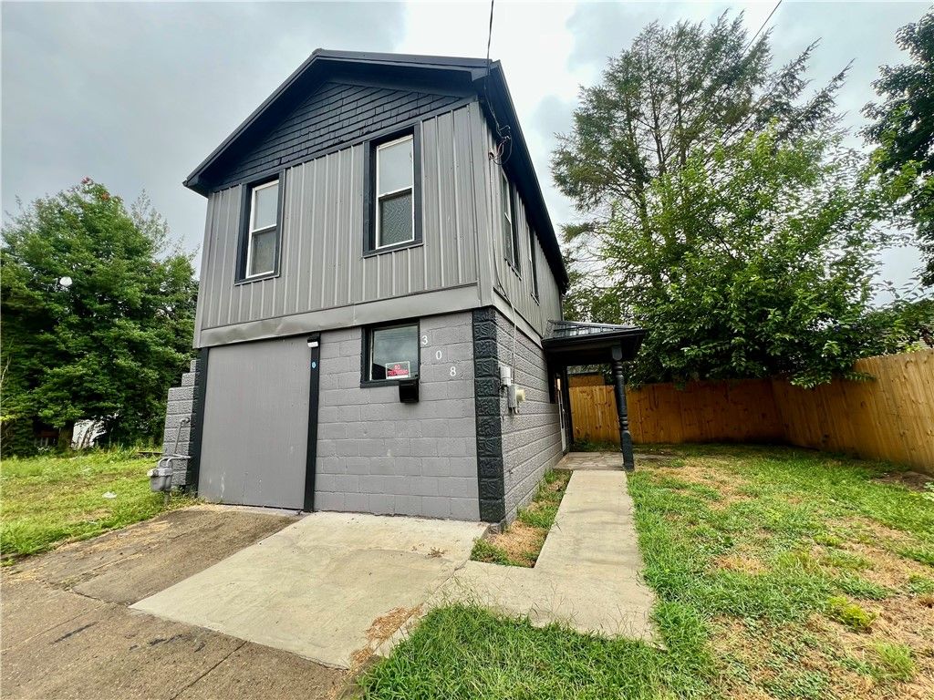 308 9th Street, Beaver Falls, PA 15010