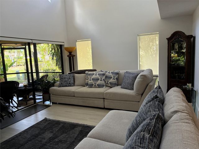 5425 10th Fairway Dr 3, Delray Beach, FL 33484