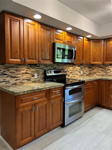 5425 10th Fairway Dr 3, Delray Beach, FL 33484