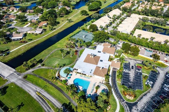 5425 10th Fairway Dr 3, Delray Beach, FL 33484
