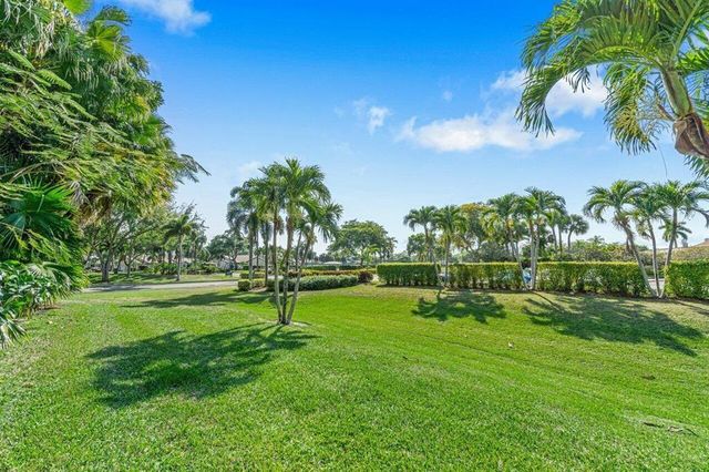 5425 10th Fairway Dr 3, Delray Beach, FL 33484