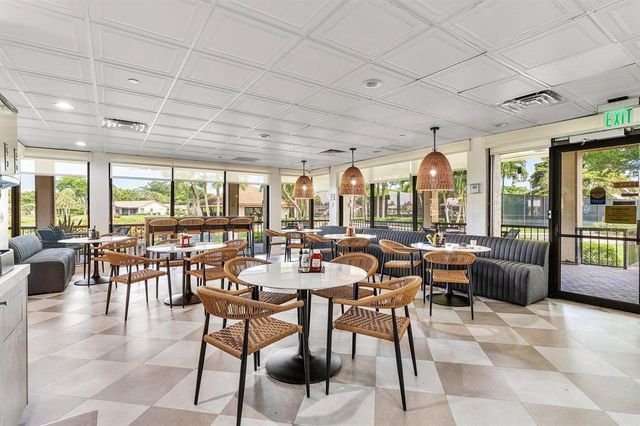 5425 10th Fairway Dr 3, Delray Beach, FL 33484