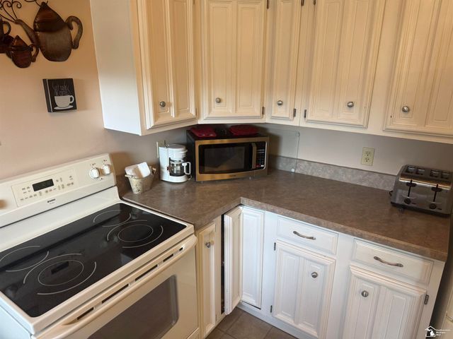 1127 Oakmont Drive, Temperance, MI 48182